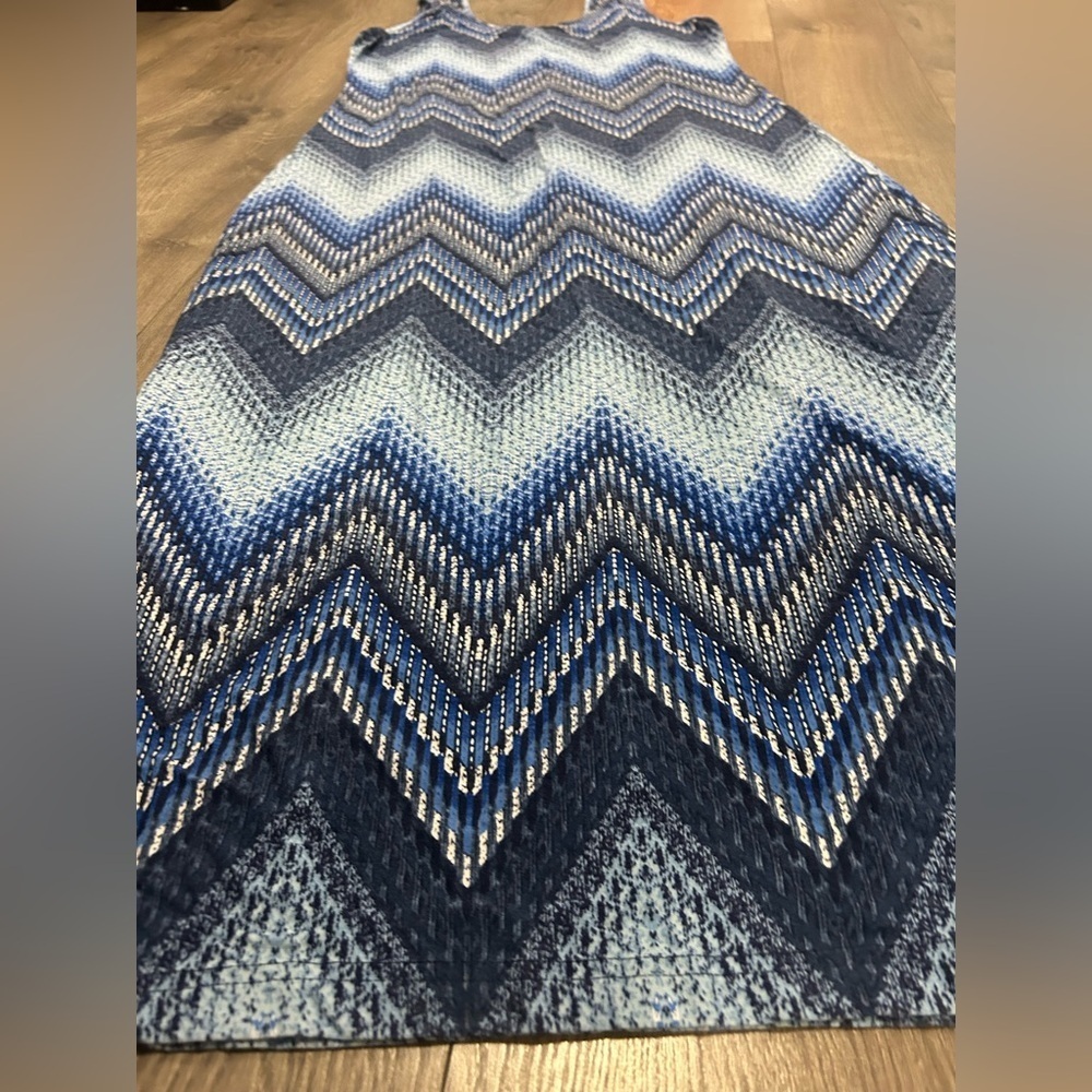Mario Serrani Chevron Patterned Blue and White Dress - Picture 2 of 4